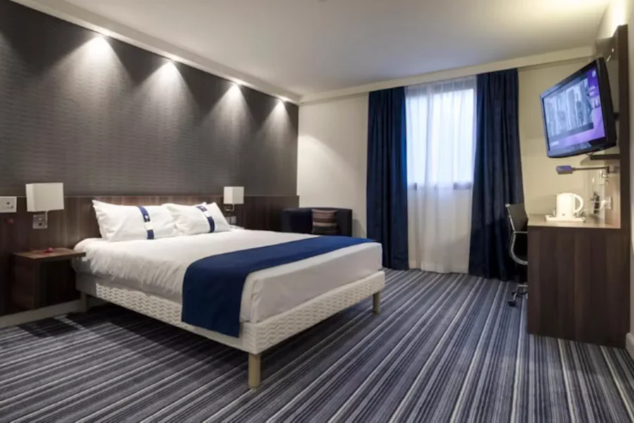 https://www.ihg.com/holidayinnexpress/hotels/gb/en/lille/lilcc/hoteldetail